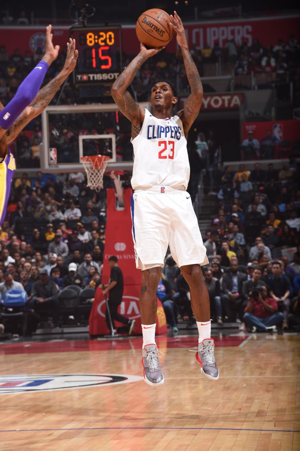 军发起冲击 军发起冲击